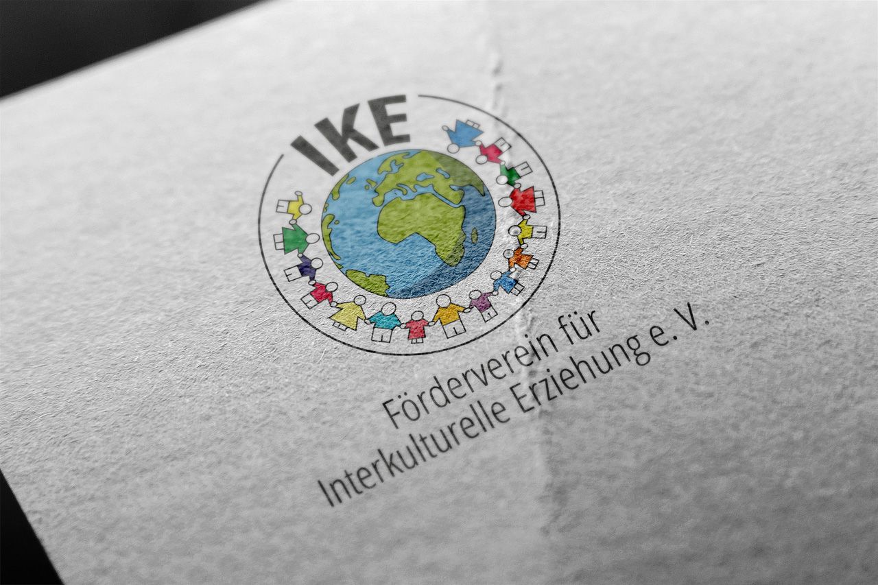 Mockup des Logos von IKE - Förderverein für Interkulturelle Erziehung e. V.